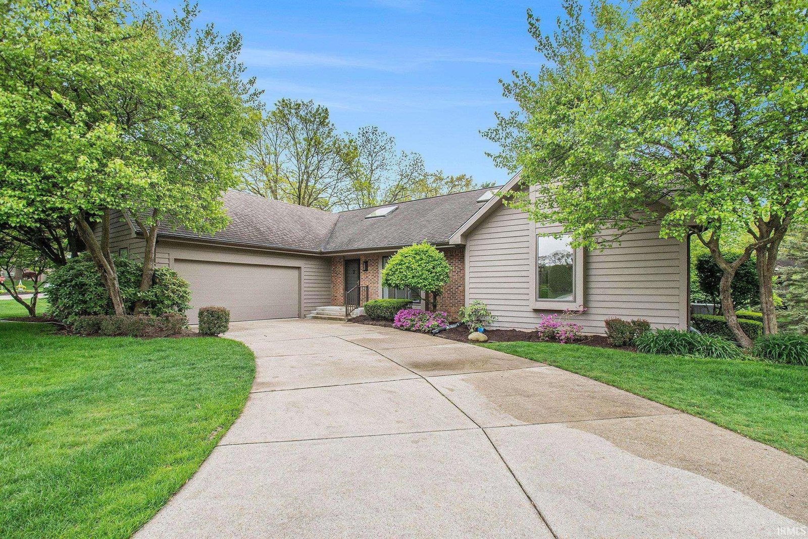 16166 Candlewycke Ct, Granger, IN 46530