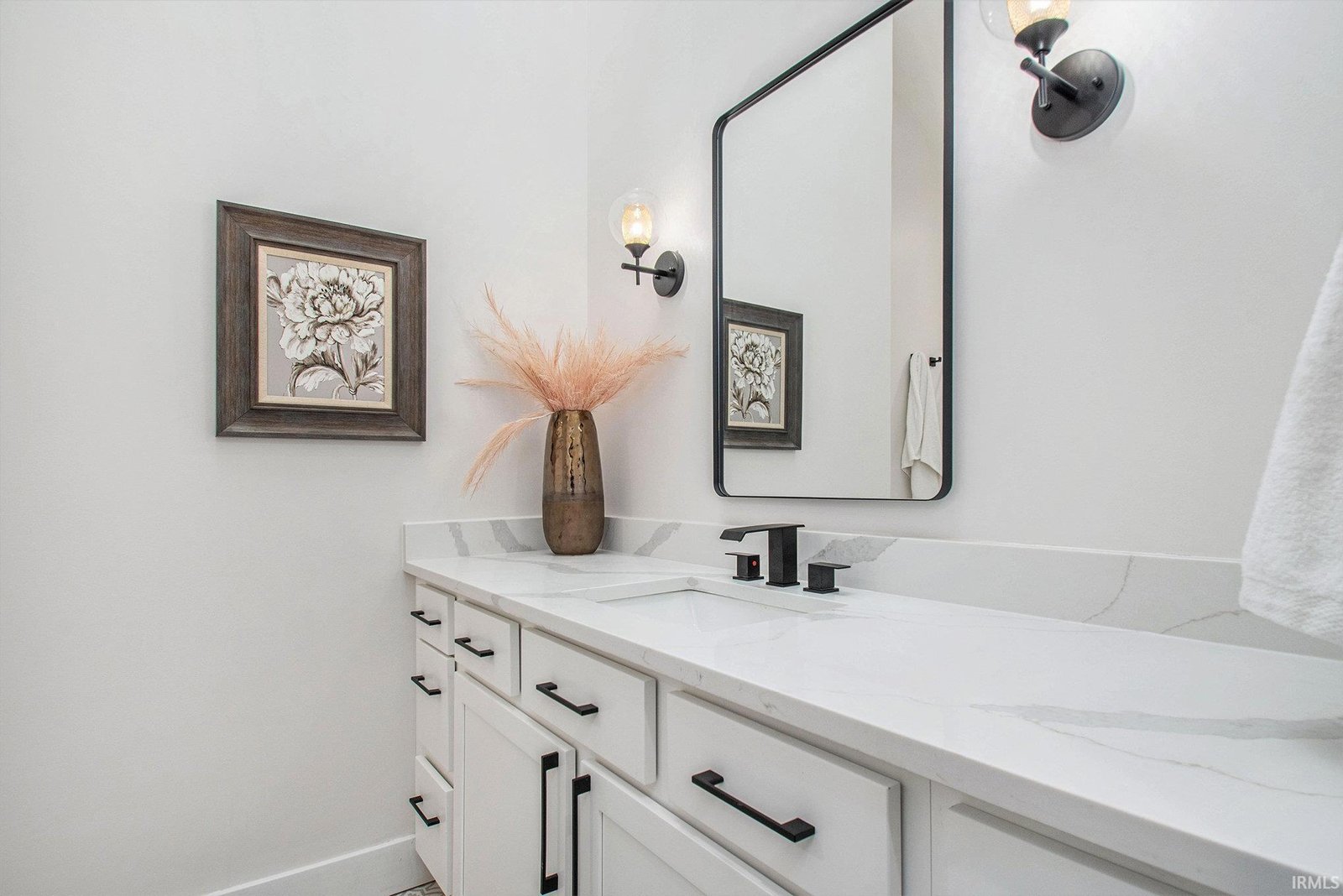 16166 Candlewycke Ct, Granger, IN 46530