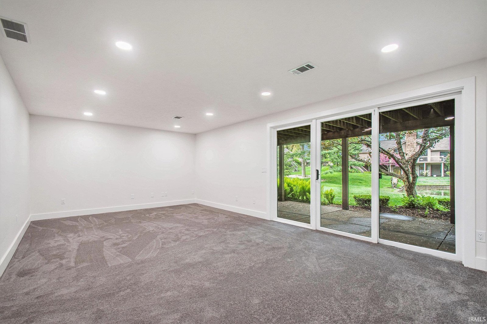 16166 Candlewycke Ct, Granger, IN 46530