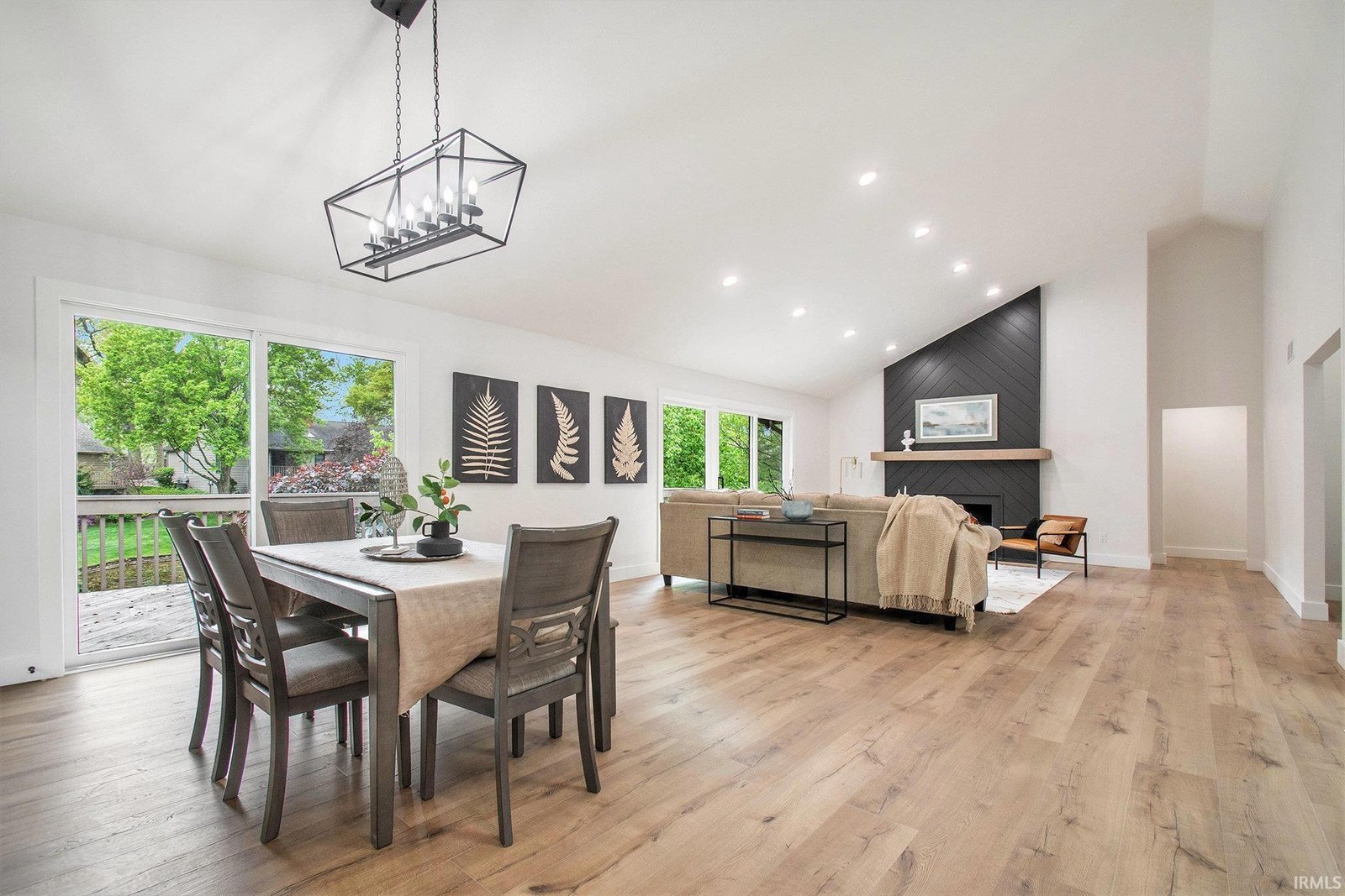 16166 Candlewycke Ct, Granger, IN 46530