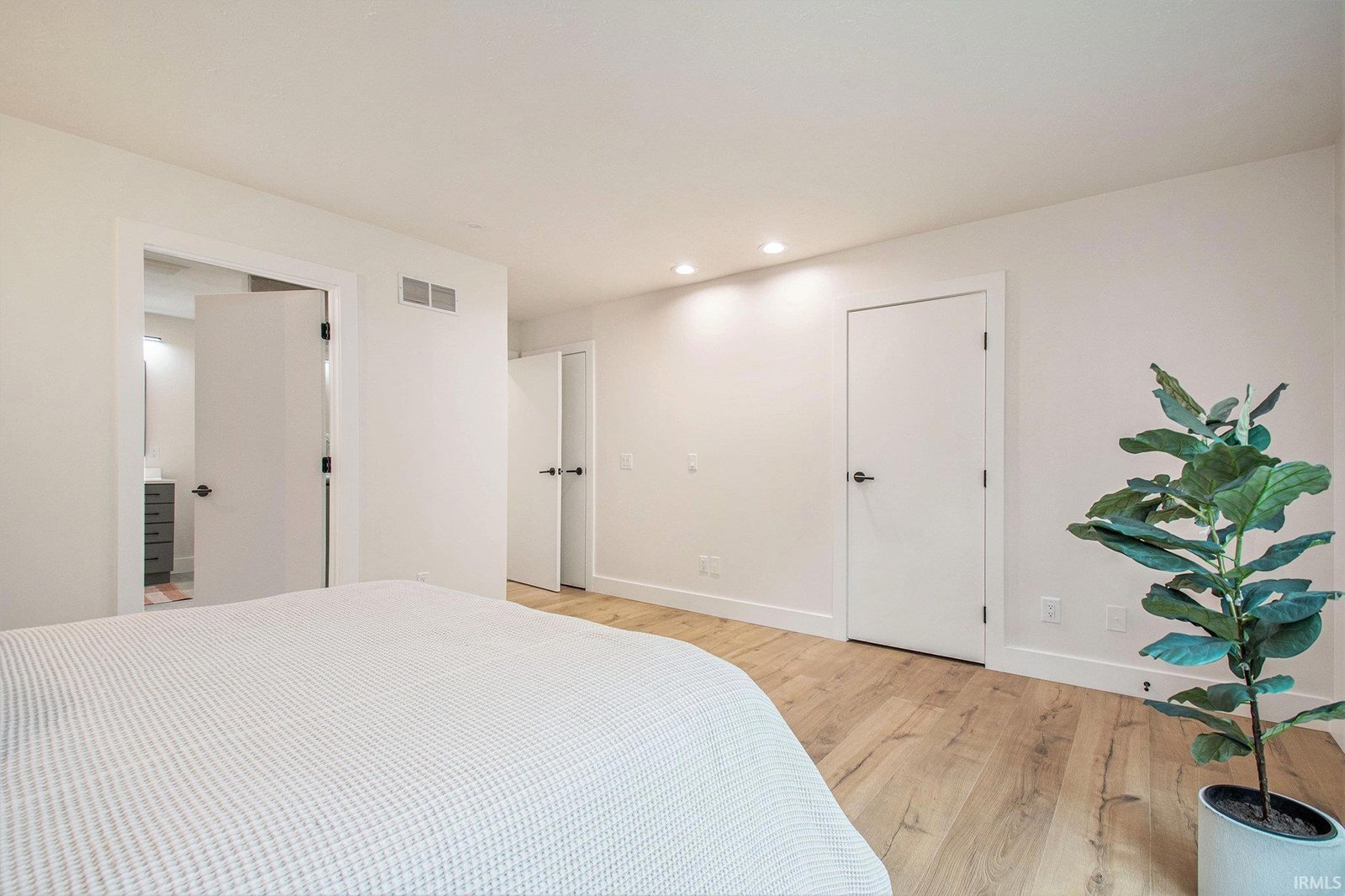 16166 Candlewycke Ct, Granger, IN 46530