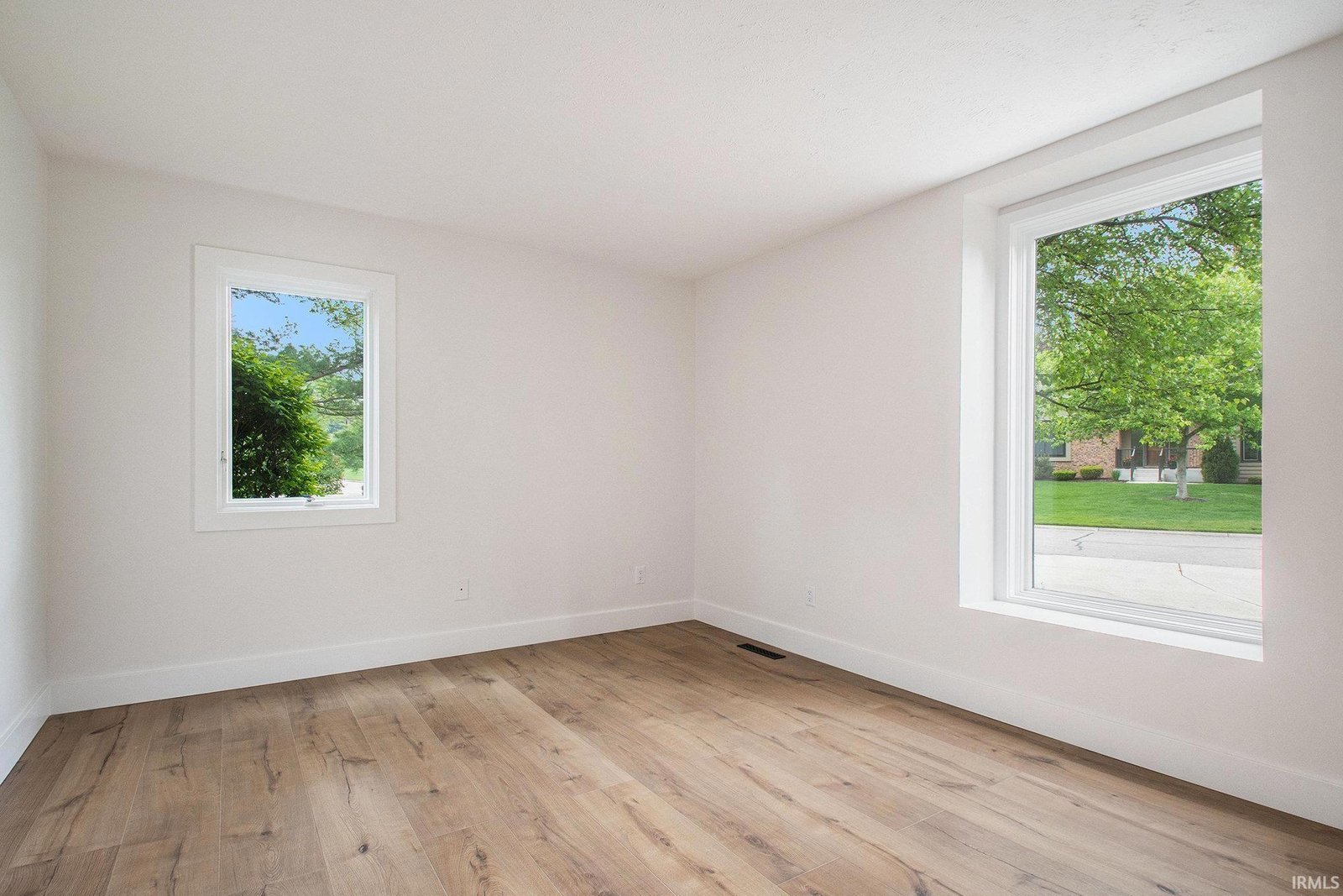 16166 Candlewycke Ct, Granger, IN 46530